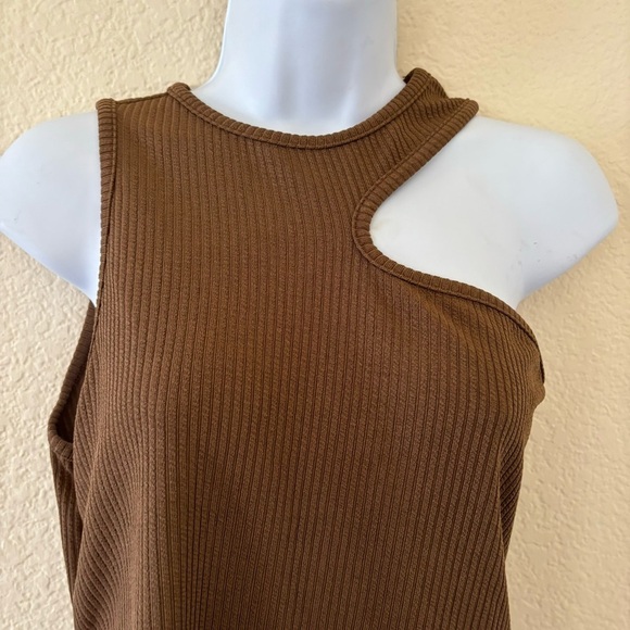 Cut out ribbed tank Size 0X - Picture 3 of 7